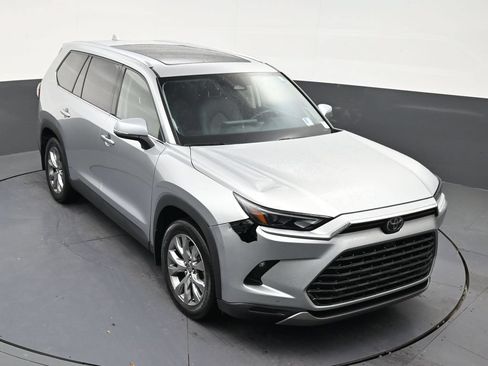 Used 2024 Toyota Grand Highlander FWD image 17