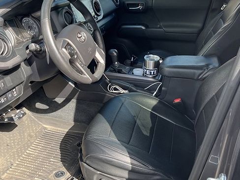 Used 2021 Toyota Tacoma TRD Off-Road image 5