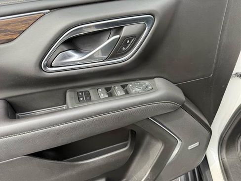 Used 2022 Chevrolet Tahoe Premier w/ Premium Package 2 AWD/4WD image 17
