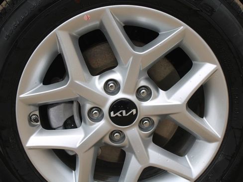 Certified 2025 Kia Soul LX FWD image 17