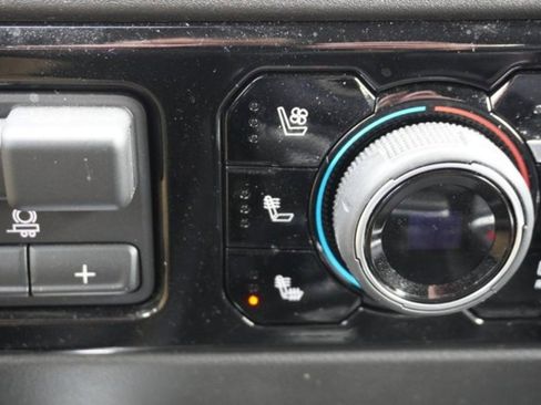 Used 2022 Chevrolet Silverado 1500 High Country w/ Technology Package image 37