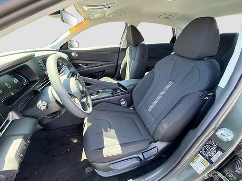 New 2026 Hyundai Elantra SE FWD image 19