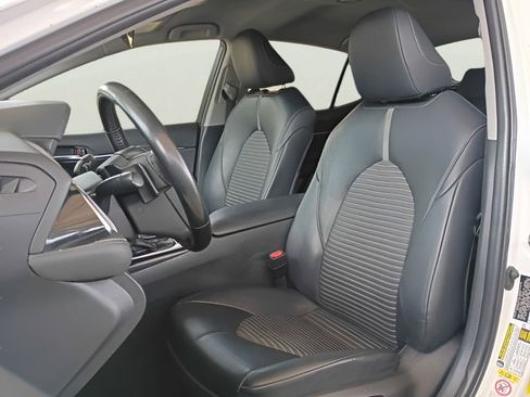 Used 2018 Toyota Camry SE FWD image 5