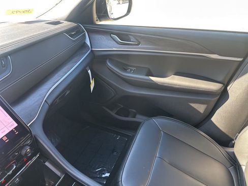 New 2025 Jeep Grand Cherokee L Limited image 27