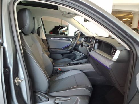 Used 2026 Volkswagen Tiguan SE w/ Panoramic Sunroof Package AWD/4WD image 21
