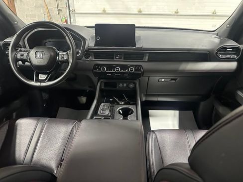 Used 2025 Honda Pilot Black Edition image 18