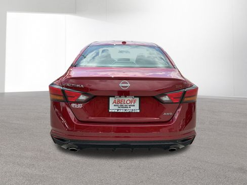Used 2024 Nissan Altima 2.5 SR w/ SR Premium Package AWD/4WD image 4