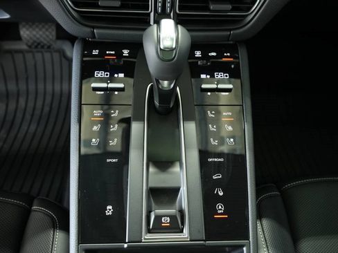 New 2025 Porsche Macan image 23