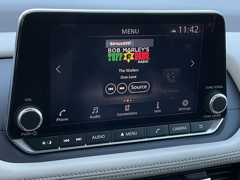 Used 2025 Nissan Rogue SV image 31