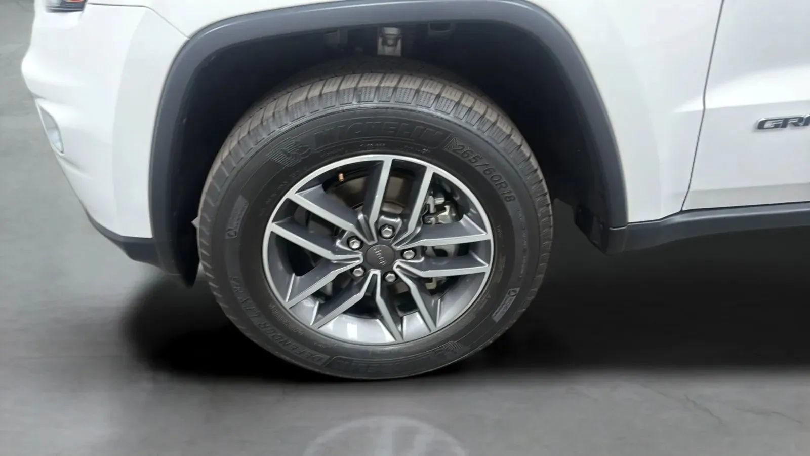 Used 2019 Jeep Grand Cherokee Limited AWD/4WD image 29