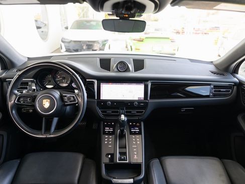 Certified 2023 Porsche Macan image 19