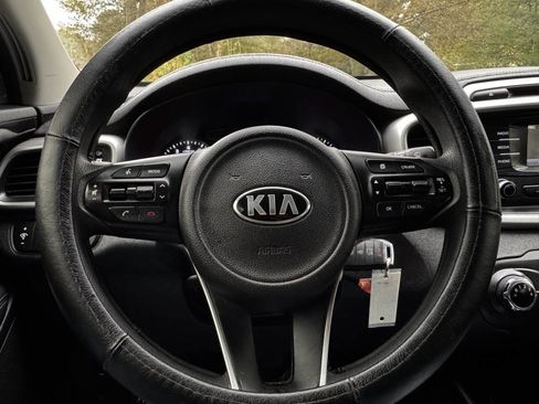 Used 2018 Kia Sorento L image 18