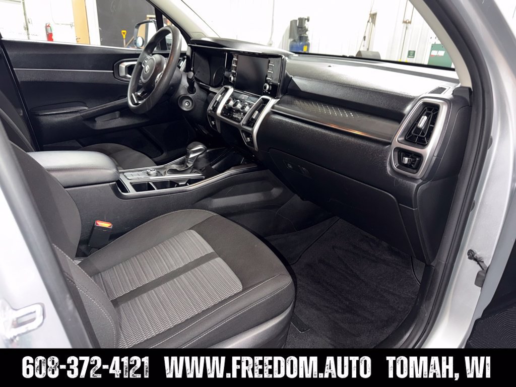 Used 2021 Kia Sorento LX FWD image 19