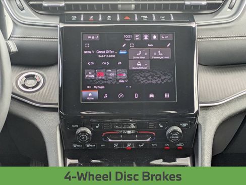 Used 2025 Jeep Grand Cherokee Altitude AWD/4WD image 24