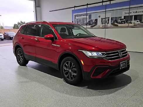 Certified 2023 Volkswagen Tiguan SE w/ Panoramic Sunroof Package FWD image 2