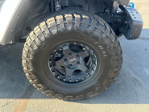 Used 2021 Jeep Wrangler Unlimited Rubicon 4xe w/ Steel Bumper Group image 14