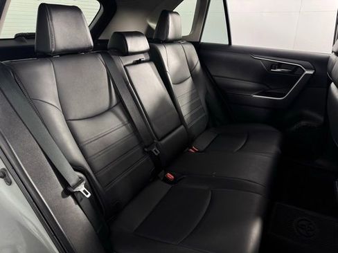 Used 2022 Toyota RAV4 XLE Premium image 16