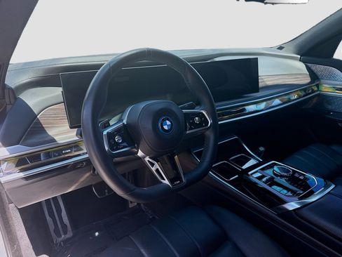 Used 2023 BMW i7 xDrive60 AWD/4WD image 7