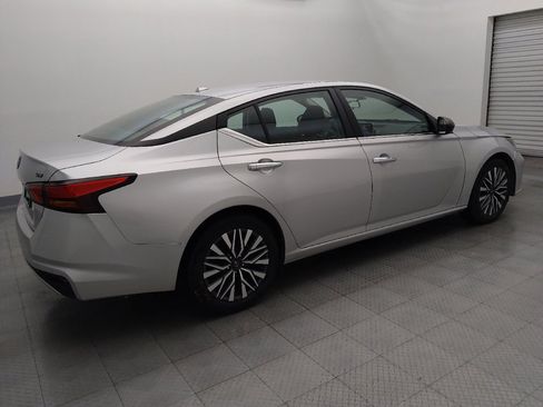 Used 2024 Nissan Altima 2.5 SV image 10