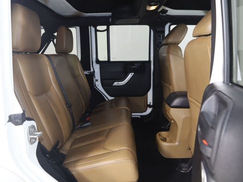 Used 2015 Jeep Wrangler Unlimited Sahara w/ Connectivity Group AWD/4WD image 16