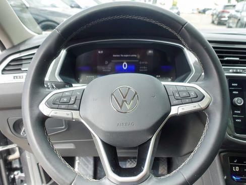 Used 2023 Volkswagen Tiguan SE FWD image 12