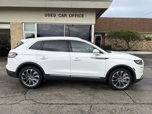 Used 2022 Lincoln Nautilus Reserve w/ Equipment Group 201A FWD image 2
