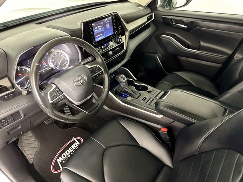 Used 2022 Toyota Highlander XLE AWD/4WD image 15