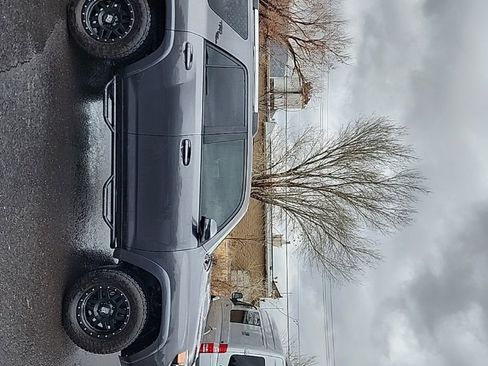 Used 2018 Toyota 4Runner TRD Off-Road Premium image 3