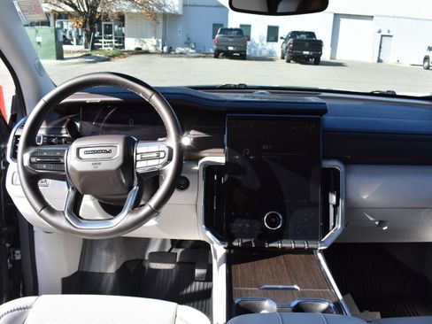 Used 2024 GMC Acadia Denali image 33