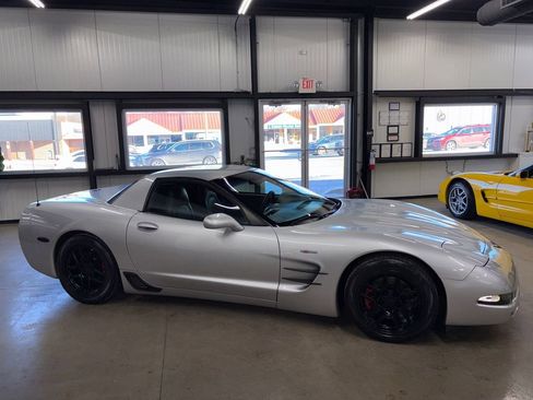 Used 2002 Chevrolet Corvette Z06 w/ Memory Pkg image 18