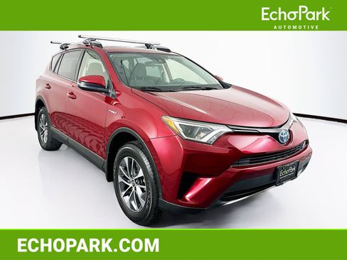 Used 2018 Toyota RAV4 LE image 1