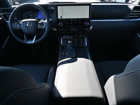 Used 2026 Lexus GX 550 w/ Accessory Package (2T) image 3