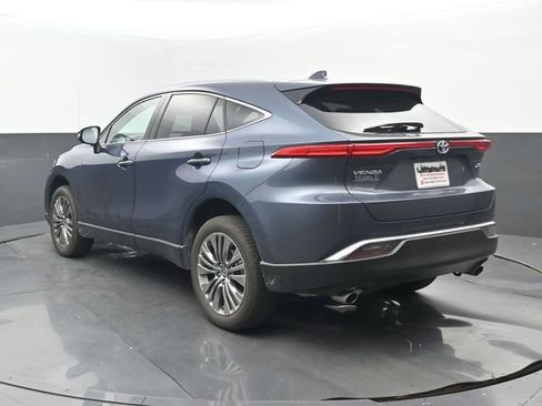Used 2024 Toyota Venza XLE AWD/4WD image 3