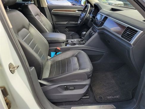 Used 2018 Volkswagen Atlas SEL Premium image 17