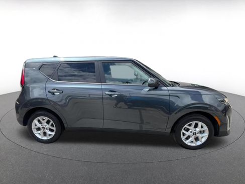 Used 2025 Kia Soul LX w/ LX Technology Package FWD image 16