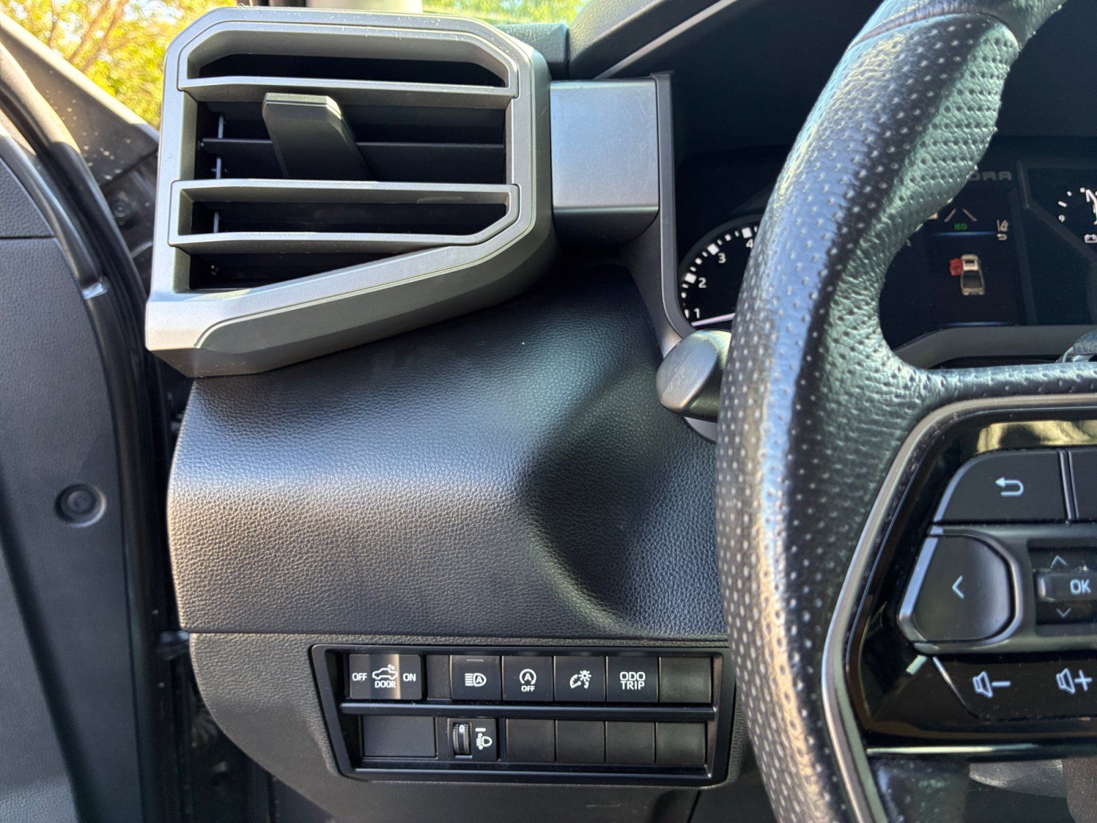 Used 2022 Toyota Tundra SR5 w/ SR5 Premium Package RWD image 23