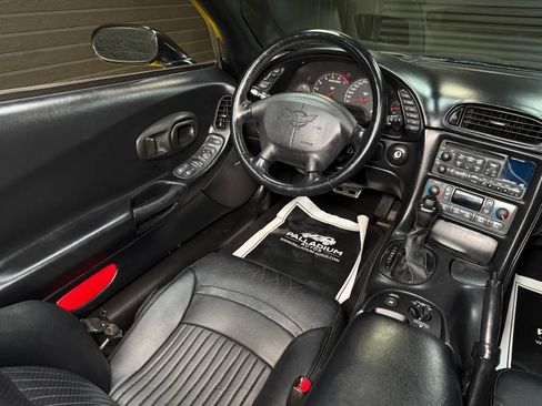 Used 2001 Chevrolet Corvette Convertible w/ Preferred Equipment Group2 image 20