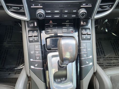 Used 2017 Porsche Cayenne Platinum Edition AWD/4WD image 38