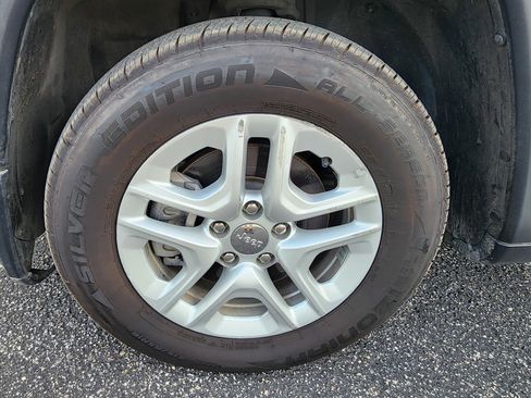 Used 2019 Jeep Compass Sport w/ Cold Weather Group FWD image 37