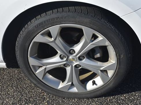 Used 2017 Chevrolet Cruze Premier FWD image 11
