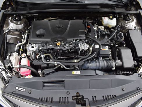 Used 2021 Toyota Camry LE image 9