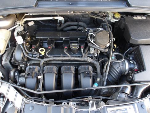 Used 2014 Ford Focus SE w/ SE Winter Package FWD image 54