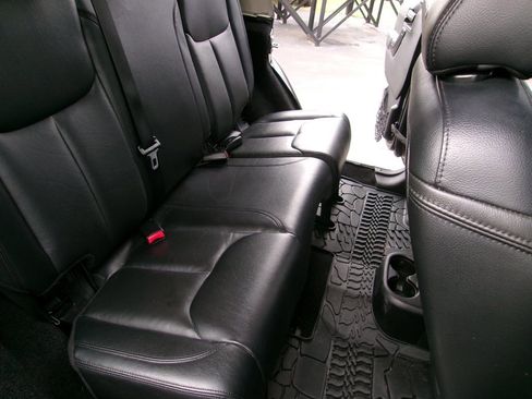 Used 2015 Jeep Wrangler Unlimited Sahara image 19