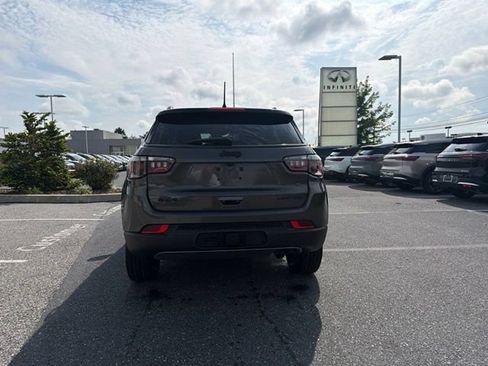Used 2022 Jeep Compass Limited w/ Sun and Sound Group AWD/4WD image 6