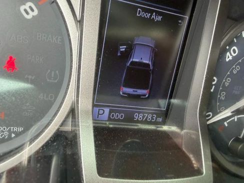 Used 2018 Toyota Tacoma SR5 image 19