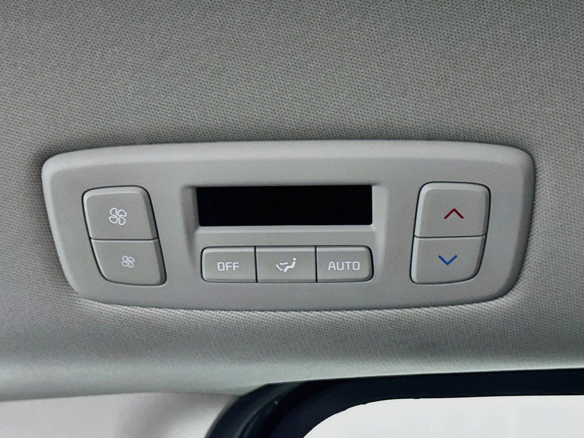 Used 2025 Kia Carnival FWD image 26