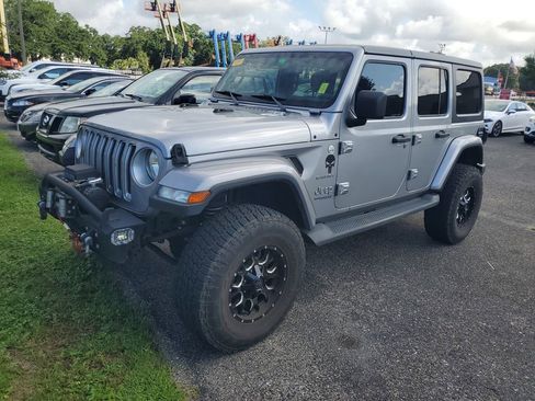 Used 2020 Jeep Wrangler Unlimited Sahara AWD/4WD image 2