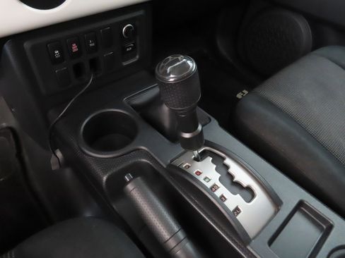 Used 2010 Toyota FJ Cruiser 4WD image 15