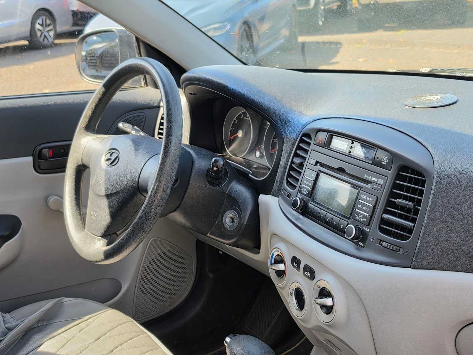 Used 2011 Hyundai Accent GLS FWD image 10