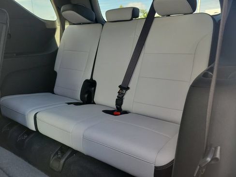 Used 2025 Chevrolet Traverse High Country FWD image 12